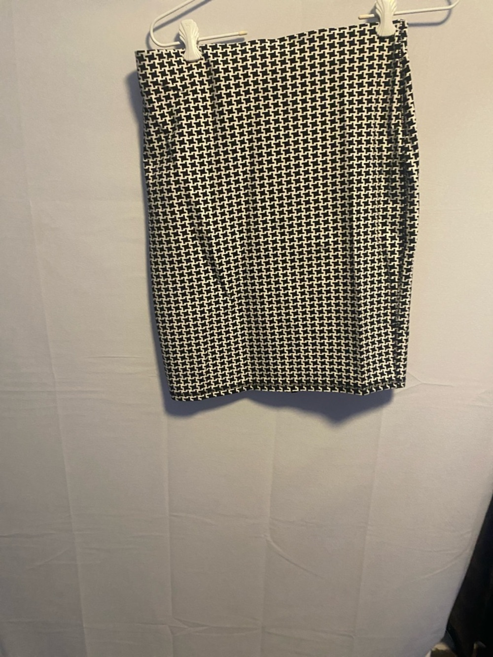 Old Navy Black and White Houndstooth Pencil Skirt